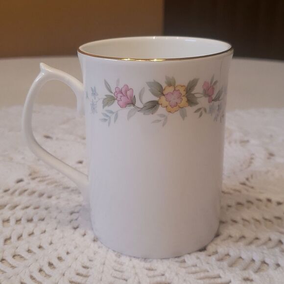 Vintage Bone China Floral Coffee Cup Mug with Gold Trim - Picture 3 of 11